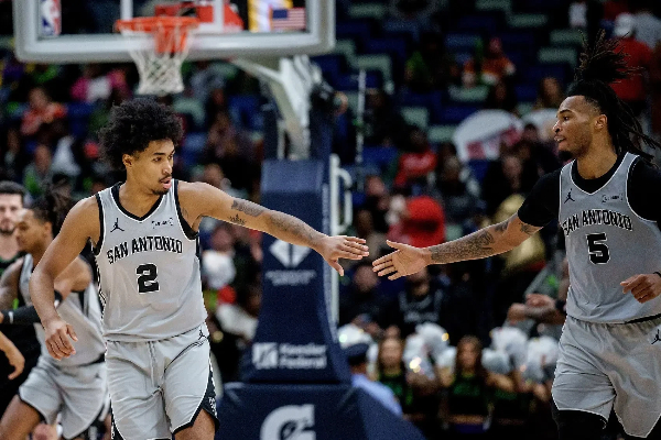 1410 万纽约置产！字母哥离队信号引爆联盟，里奇保罗发声，雄鹿弃特雷杨追新星