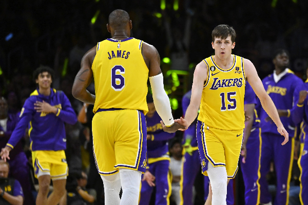 拒走快船迷途！湖人锁定落选秀核心，放弃大交易深耕未来